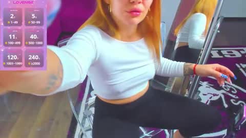 Snapshot of miakittyy chatting on November 5, 1:49 am Mia Kittyy online show from November 5, 1:49 am