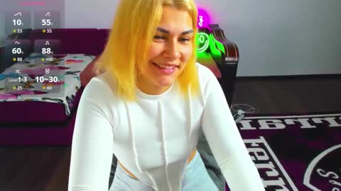 Snapshot of miakittyy chatting on December 2, 1:22 am Mia Kittyy online show from December 2, 1:22 am