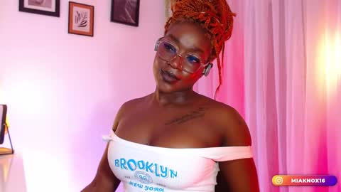 Mia online show from December 10, 11:19 pm