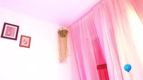 Mia online show from January 9, 1:35 pm