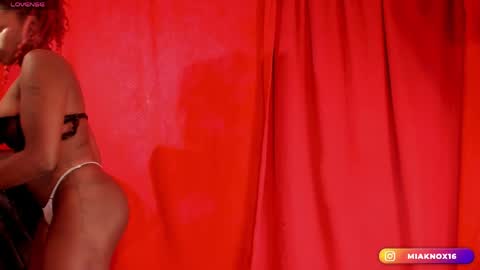 Snapshot of miaknox chatting on May 19, 12:05 am Mia online show from May 19, 12:05 am