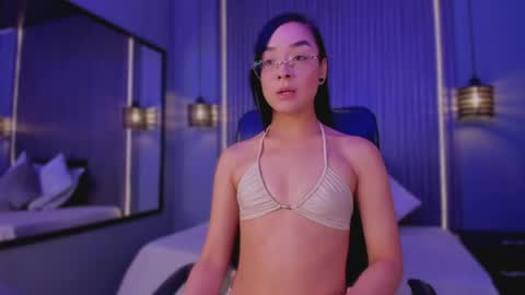 Mia Larouse online show from April 22, 9:05 pm