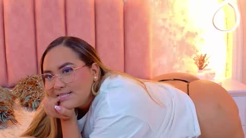 Mia online show from February 11, 3:44 am