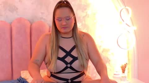 Mia online show from April 23, 5:08 am