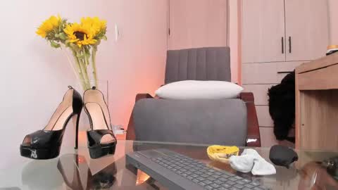 Mia Lenox online show from May 16, 9:13 pm