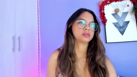 Snapshot of mialuxx chatting on December 3, 10:18 pm Mia online show from December 3, 10:18 pm
