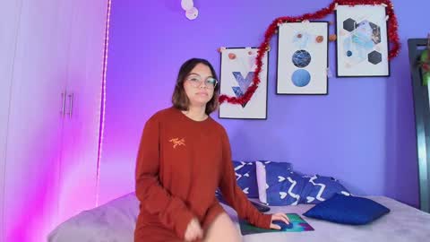 Snapshot of mialuxx chatting on December 22, 10:04 pm Mia online show from December 22, 10:04 pm