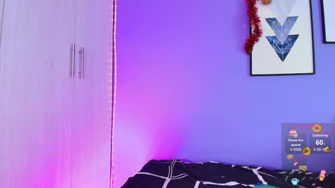 Snapshot of mialuxx chatting on December 30, 12:54 am Mia online show from December 30, 12:54 am