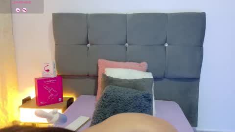 Snapshot of miamackleyn_ chatting on December 16, 3:50 pm MIA online show from December 16, 3:50 pm