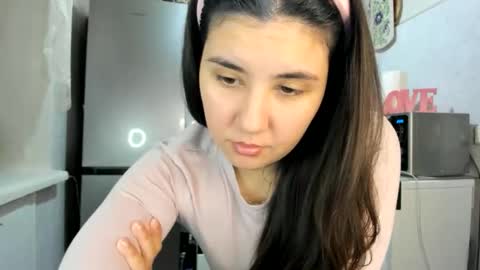 MiaMarrone online show from December 19, 8:05 pm