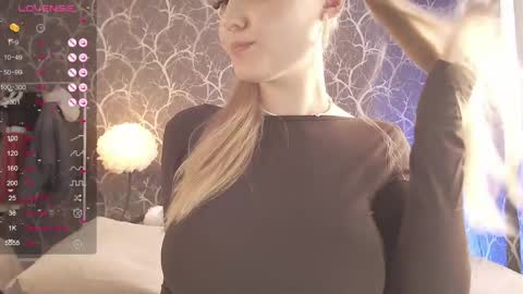 Mia online show from March 22, 12:41 pm