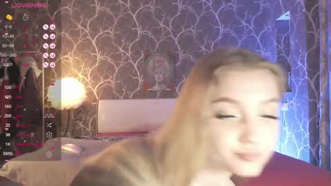 Mia online show from April 12, 5:40 pm