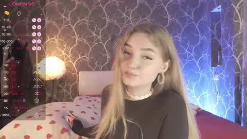 Mia online show from June 19, 5:28 pm