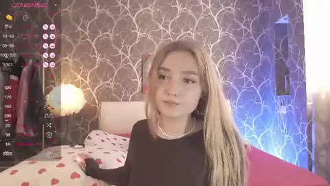 Mia online show from June 25, 4:22 pm