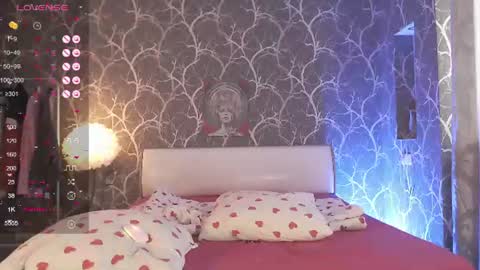 Mia online show from June 26, 1:37 pm