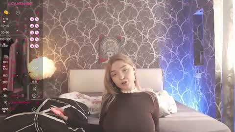 Mia online show from July 1, 1:56 pm