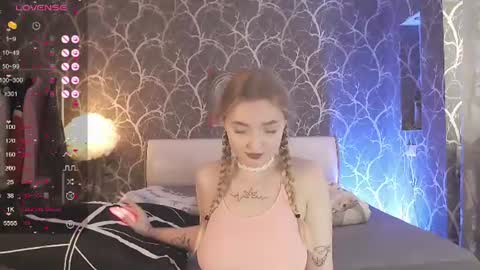 Mia online show from July 2, 8:53 am