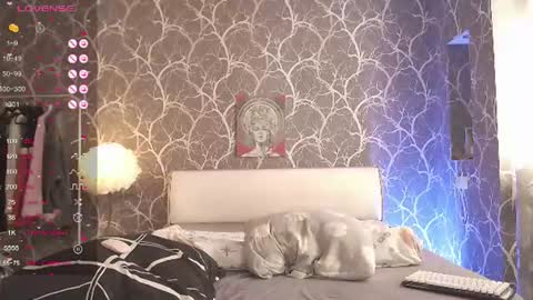 Mia online show from July 6, 3:03 pm