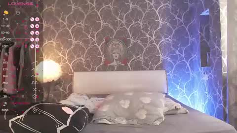 Mia online show from July 13, 1:14 pm