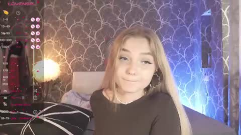 Mia online show from July 16, 1:50 pm