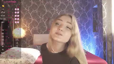 Mia online show from July 27, 2:46 pm