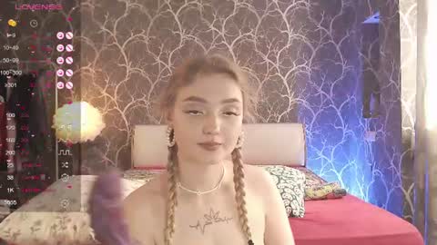 Mia online show from July 31, 2:05 pm