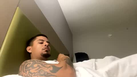 miamiclos1 online show from December 19, 7:40 pm