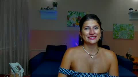 Snapshot of miamilff_sugar chatting on July 17, 5:58 am Alianna online show from July 17, 5:58 am