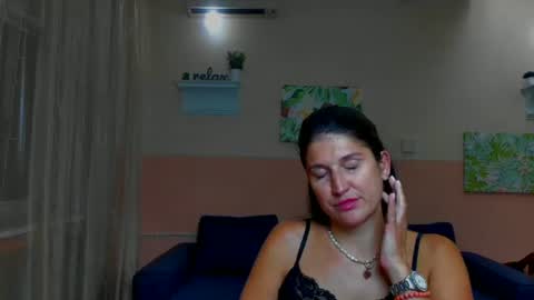 Snapshot of miamilff_sugar chatting on August 6, 11:23 am Alianna online show from August 6, 11:23 am