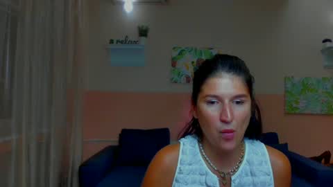 Snapshot of miamilff_sugar chatting on August 7, 5:31 am Alianna online show from August 7, 5:31 am