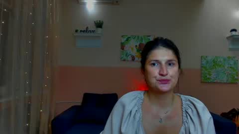 Snapshot of miamilff_sugar chatting on August 8, 11:23 am Alianna online show from August 8, 11:23 am