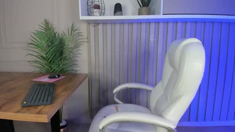 Mia  online show from January 12, 7:11 am