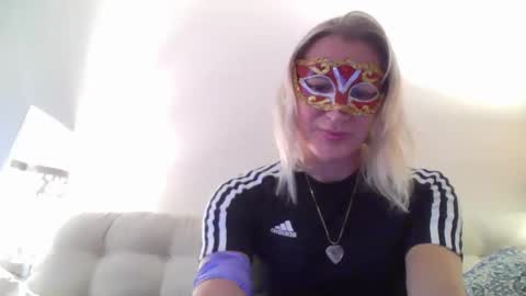 Snapshot of miamitransgirl305 chatting on March 23, 3:43 am miamitransgirl305 online show from March 23, 3:43 am