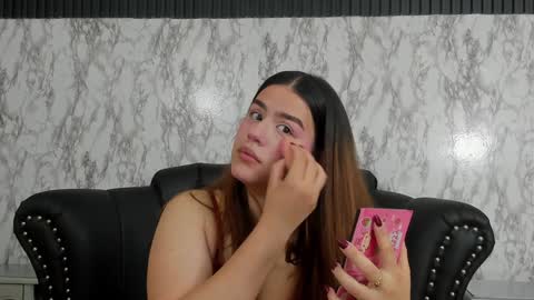 Mia   -5 7001400 Follow  online show from January 28, 12:43 pm