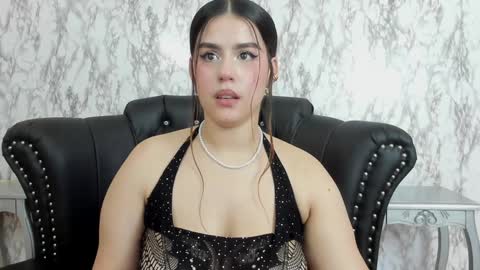 Mia   -5 7001400 Follow  online show from January 28, 9:50 pm