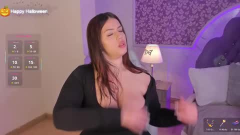 Mia   -5 7001400 Follow  online show from November 3, 1:23 pm