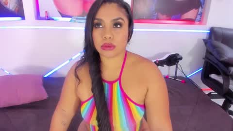 Mia online show from November 14, 11:53 am