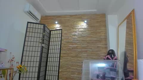 Mia  online show from March 7, 7:33 pm