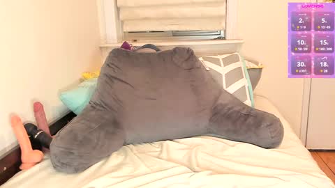 Snapshot of miaparker2_0 chatting on March 4, 1:45 am Mia online show from March 4, 1:45 am