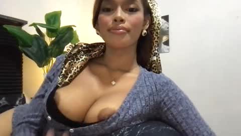 Mia online show from September 12, 5:24 pm