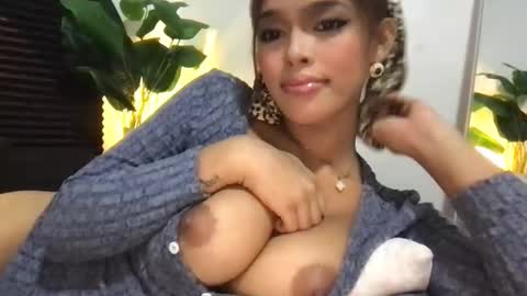 Mia online show from September 17, 7:04 pm