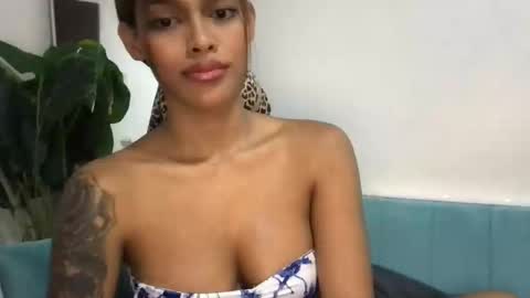 Mia online show from September 22, 2:52 pm