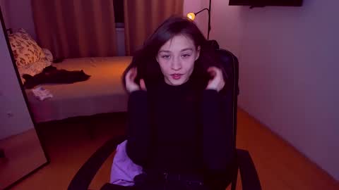 Mia online show from February 6, 11:15 pm