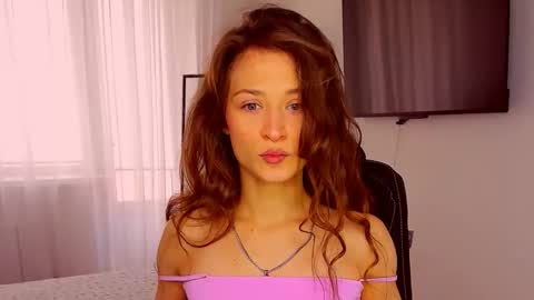 Mia online show from October 12, 8:35 am