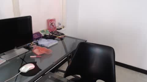 Snapshot of miapeyton chatting on December 7, 2:24 pm Mia Peyton   online show from December 7, 2:24 pm