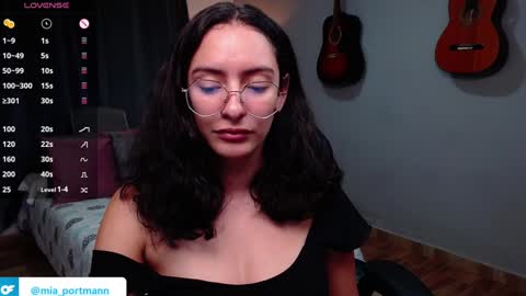 Snapshot of miaportman chatting on December 29, 12:34 pm MIAPORTMANN online show from December 29, 12:34 pm