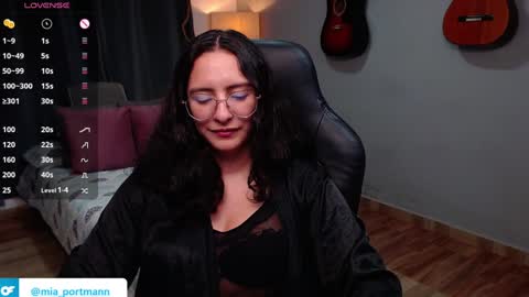 Snapshot of miaportman chatting on December 30, 10:55 pm MIAPORTMANN online show from December 30, 10:55 pm