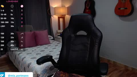 Snapshot of miaportman chatting on January 3, 1:58 pm MIAPORTMANN online show from January 3, 1:58 pm