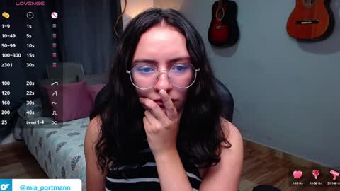 Snapshot of miaportman chatting on January 7, 3:12 pm MIAPORTMANN online show from January 7, 3:12 pm