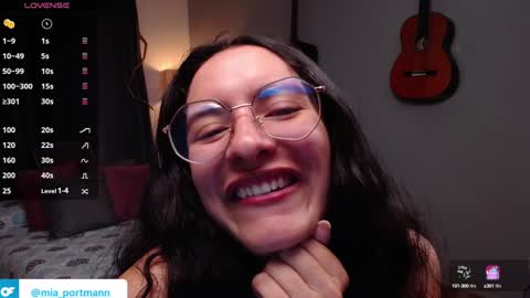 Snapshot of miaportman chatting on January 18, 5:59 pm MIAPORTMANN online show from January 18, 5:59 pm